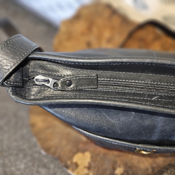 Etienne Aigner Vintage Black Leather Bucket Crossbody Medium Shoulder Bag - Picture 3 of 12